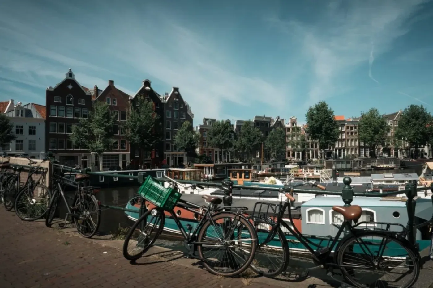 Co vidět a navštívit v Amsterdamu? Město historie a nočního života