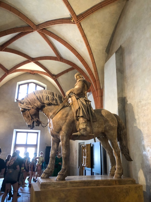 Jan Žižka socha - gotický sál v Husitském muzeu