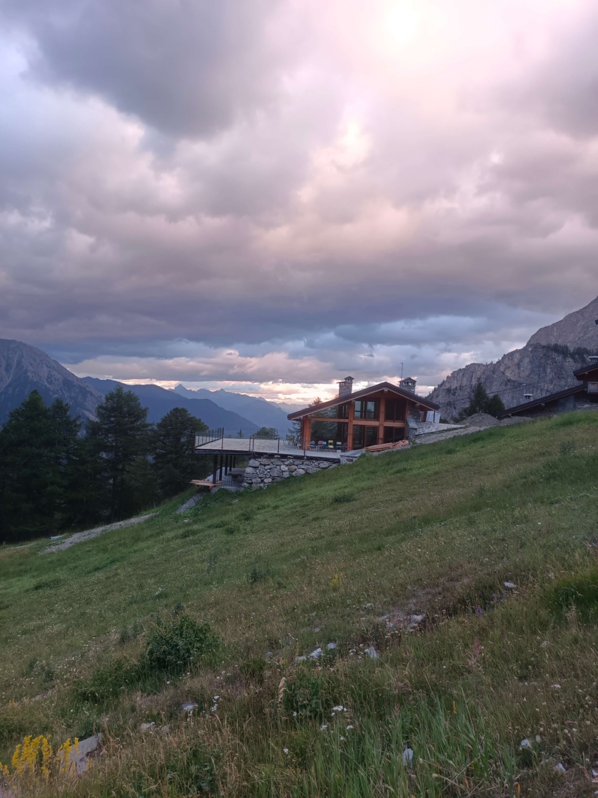 Tour du Mont Blanc (TMB) - horský trek kolem nejvyšší hory Alp